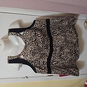 Torrid blouse sleeveless animal print zip up B30